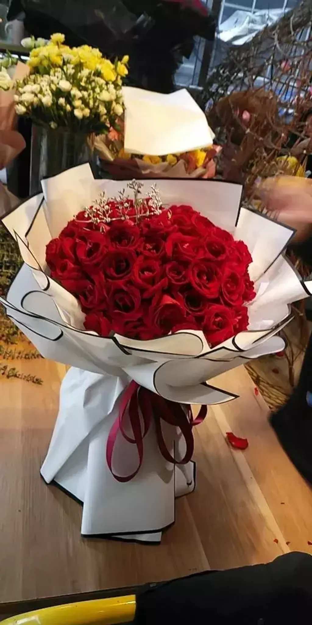 33 Bouquet White Package