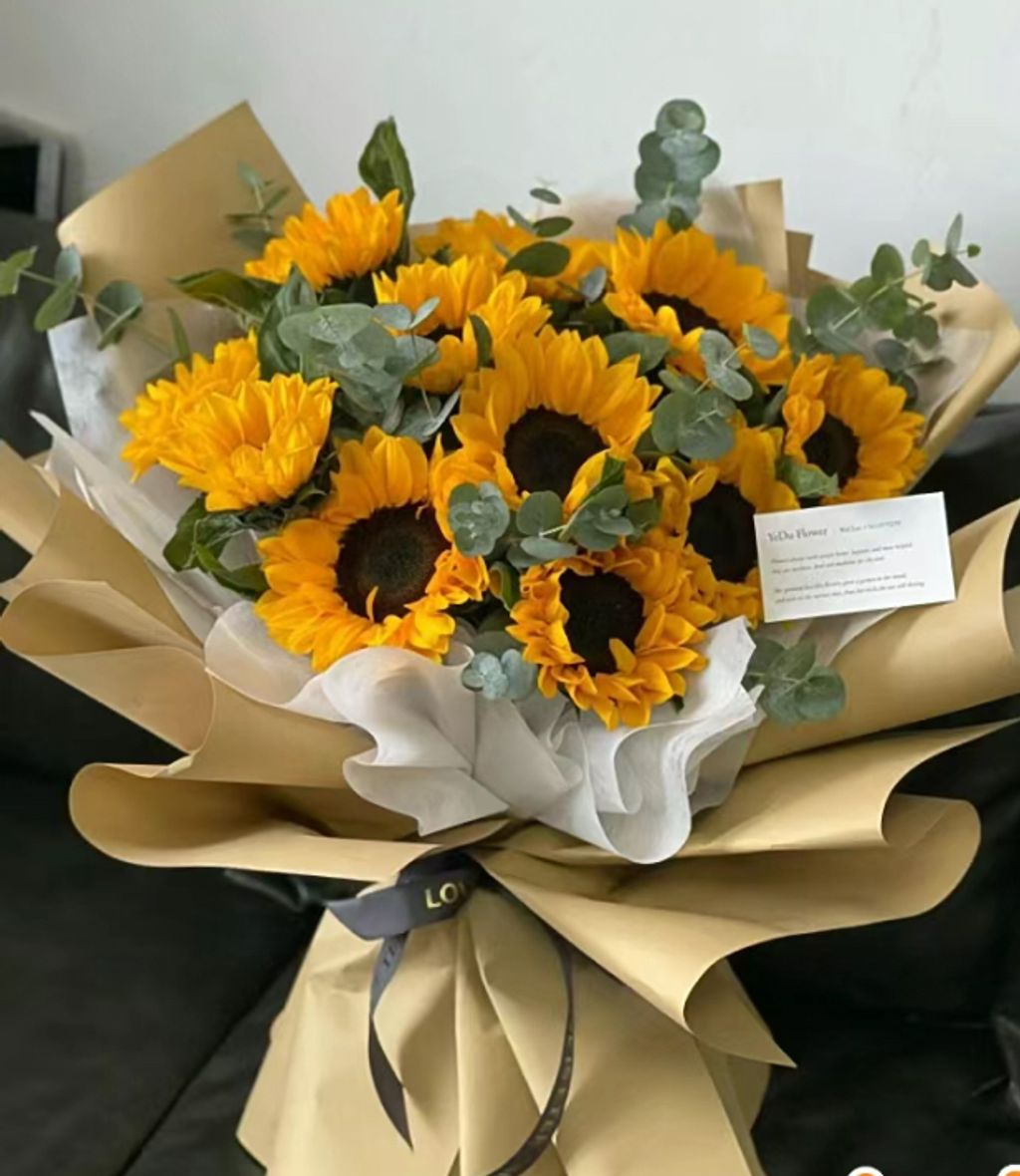 12 Sunflower Bouquet